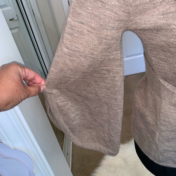 BCBG MAXAZARIA Tan 100% Warm Wool Soft Sweater XS - Picture 6 of 8